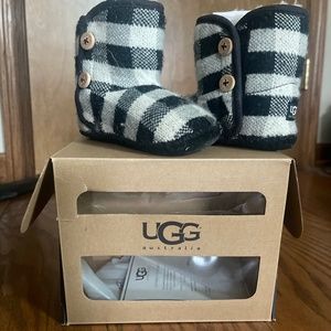 Kids UGG size 4/5